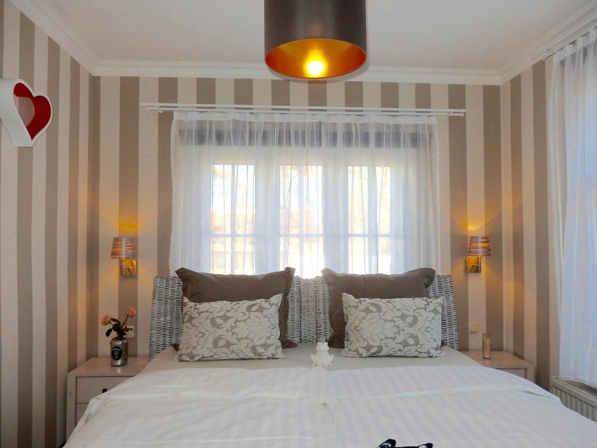 Strandhotel Villa Louisa & Appartementhaeuser Villa Josephine Und Villa Christine Juliusruh Buitenkant foto
